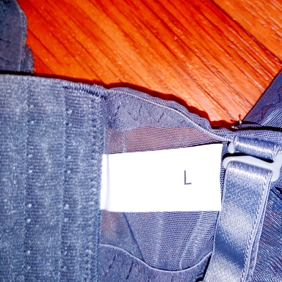 NWOT Lace wire free Sports Bra with normal Bra Back Closure Gray size L - Picture 5 of 5